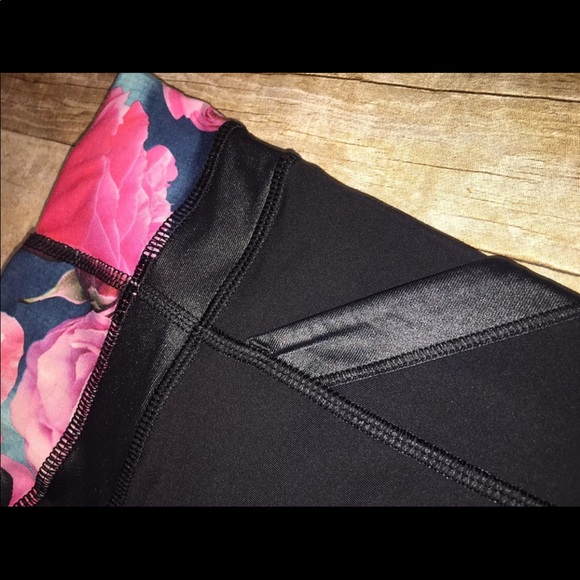 Lululemon Chase Me Crop II - Picture 6 of 8